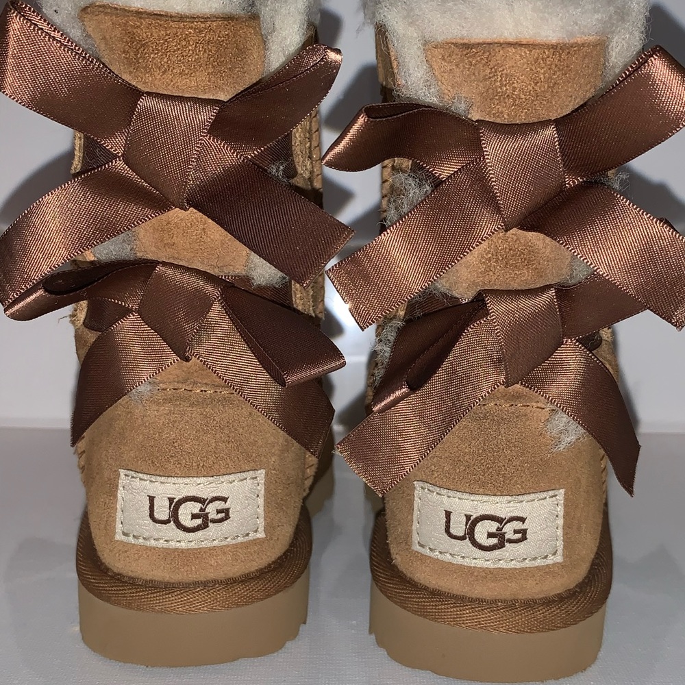 Girls Bailey Bow Uggs Chestnut